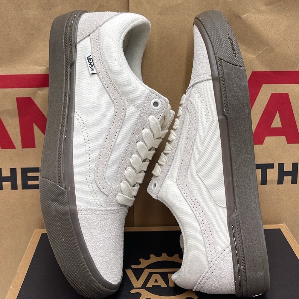 Vans Men’s Bmx Old Skool
Marshmallow/Gum
VN0005UZOVM Sneakers - Picture 11 of 16